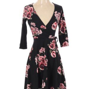 iZ Byer Floral Wrap Dress Size S